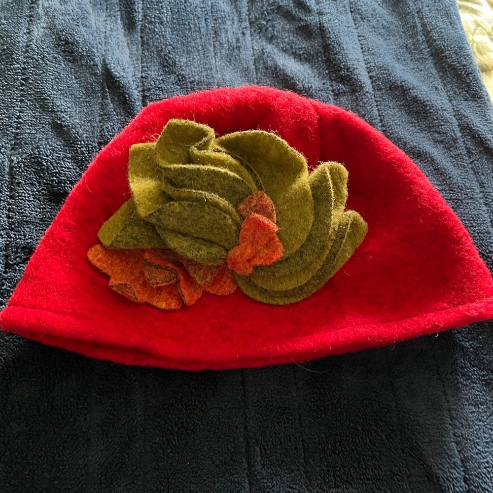 Platania Red Wool Floral Bucket Hat